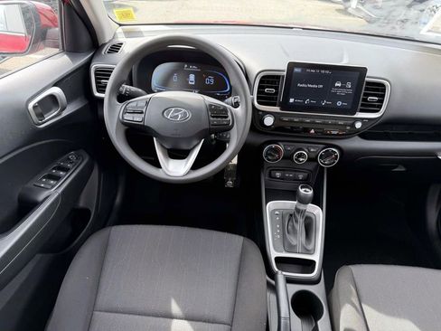Certified 2025 Hyundai Venue SE image 12