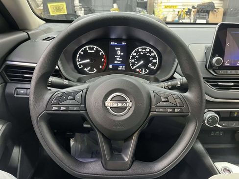 Used 2025 Nissan Altima 2.5 S FWD image 21
