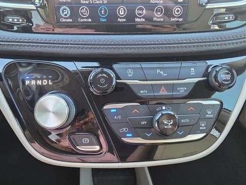 Used 2019 Chrysler Pacifica Limited FWD image 20