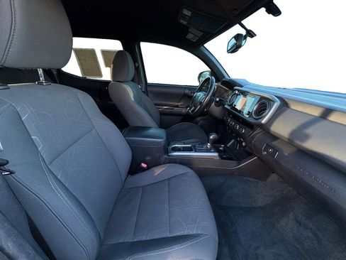 Used 2016 Toyota Tacoma TRD Sport image 24
