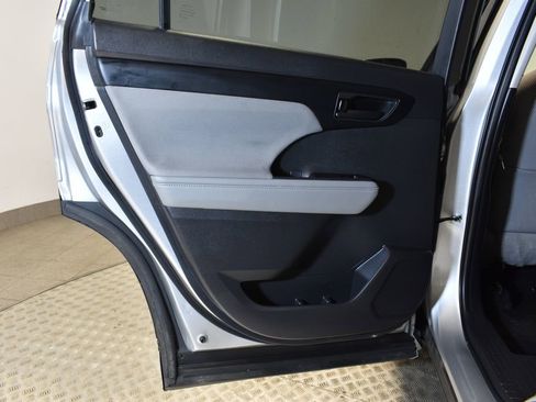 Used 2023 Toyota Highlander LE image 25