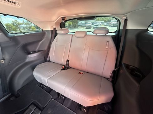 Certified 2026 Toyota Sienna XLE FWD image 26