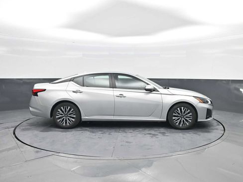 Used 2023 Nissan Altima 2.5 SV image 9