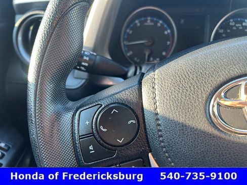 Used 2017 Toyota RAV4 LE image 18