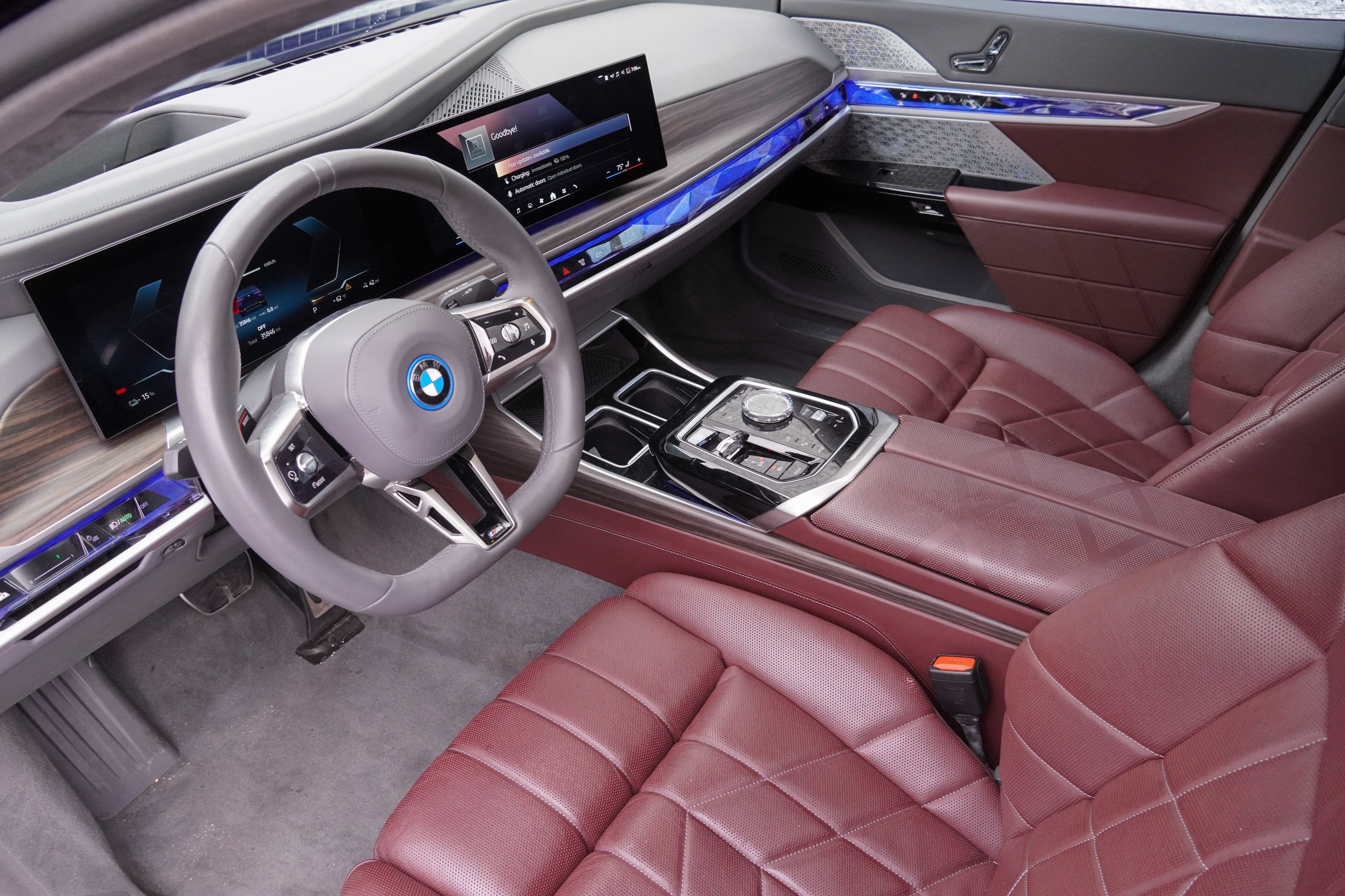 Certified 2023 BMW i7 xDrive60 w/ Executive Package 2 AWD/4WD image 7