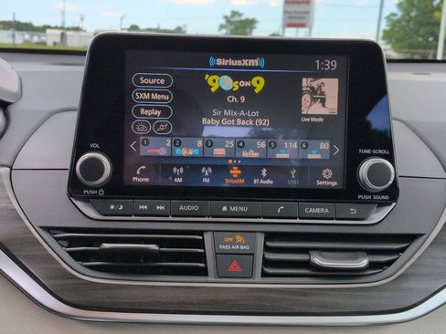 Used 2025 Nissan Altima 2.5 SV FWD image 23