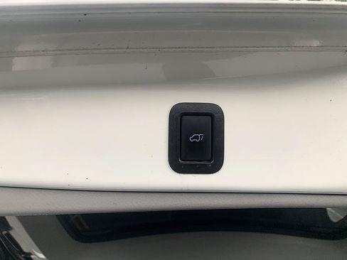 Used 2019 Toyota Highlander XLE FWD image 30