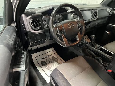 Used 2020 Toyota Tacoma TRD Sport image 2