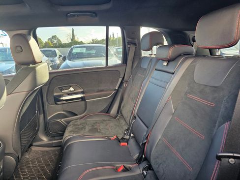 Used 2023 Mercedes-Benz GLB 250 4MATIC image 8