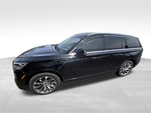 Used 2023 Lincoln Aviator Grand Touring w/ Equipment Group 301A AWD/4WD image 2