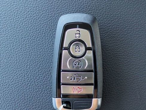 New 2026 Ford F250 Lariat w/ Black Appearance Package image 36