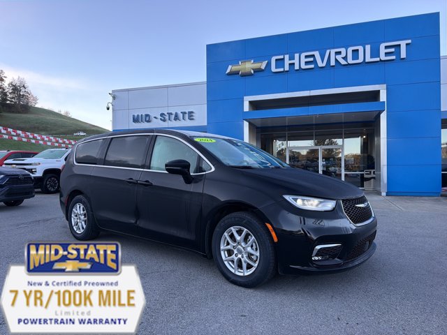 Used 2024 Chrysler Pacifica Touring-L FWD image 1