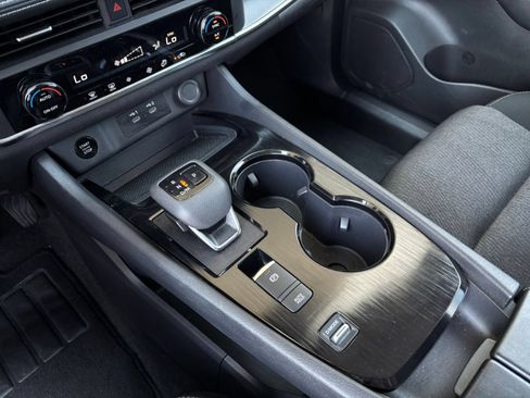 Used 2025 Nissan Rogue SV FWD image 43