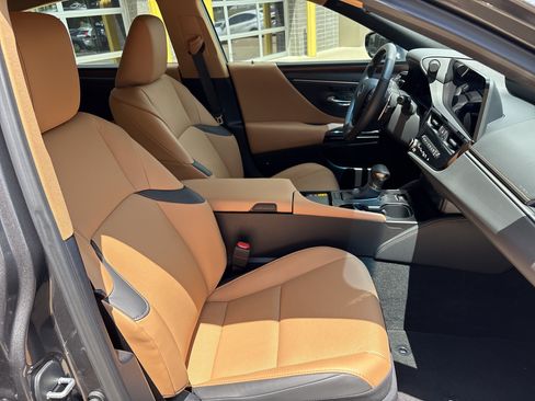 Used 2025 Lexus ES 350 w/ Accessory Package (Z1) FWD image 33