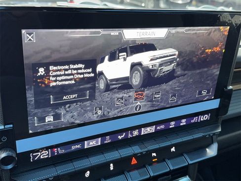 Used 2024 GMC Hummer EV 3X image 32