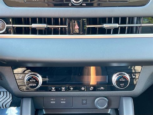 New 2025 Mitsubishi Outlander SE image 16