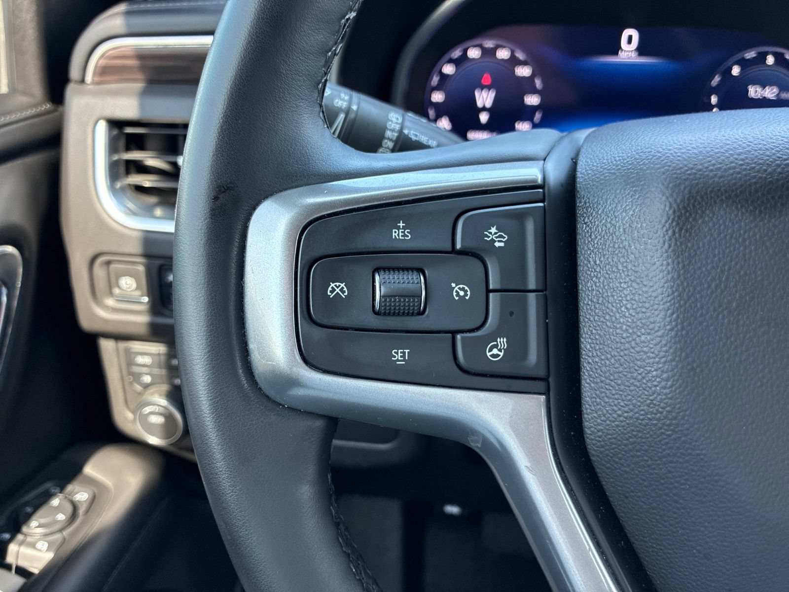 Used 2023 Chevrolet Tahoe Z71 w/ Luxury Package AWD/4WD image 31