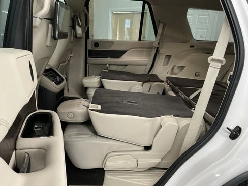 Used 2018 Lincoln Navigator Select w/ Technology Package image 20