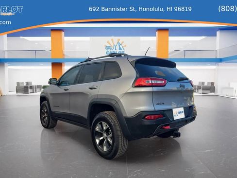 Used 2018 Jeep Cherokee Trailhawk AWD/4WD image 8