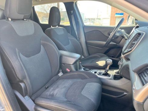 Used 2016 Jeep Cherokee Latitude w/ Comfort/Convenience Group image 27