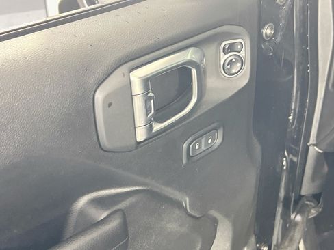 Used 2023 Jeep Gladiator Sport AWD/4WD image 17