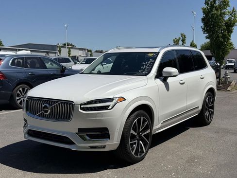 Used 2023 Volvo XC90 B5 Plus w/ Protection Package AWD/4WD image 4
