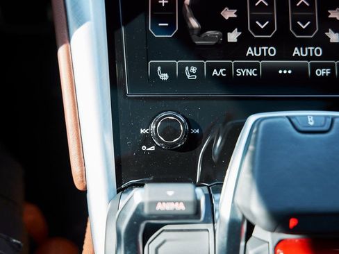 Used 2023 Lamborghini Urus S image 73