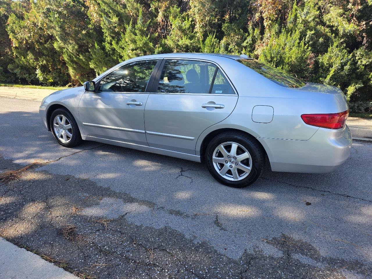 Used 2005 Honda Accord EX-L image 2