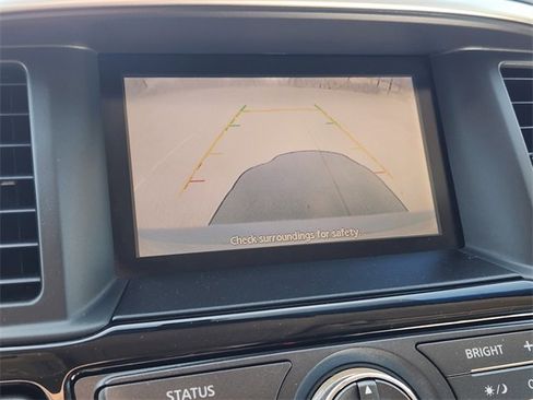 Used 2015 Nissan Pathfinder SV image 15