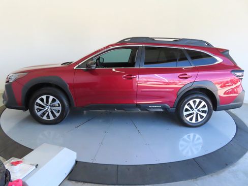 Used 2025 Subaru Outback Premium AWD/4WD image 7