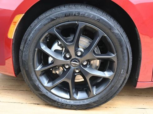 Used 2025 Chrysler Pacifica Limited FWD image 12