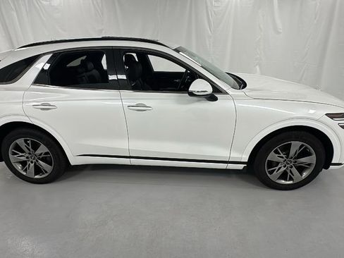 Used 2025 Genesis GV70 3.5T Sport image 2