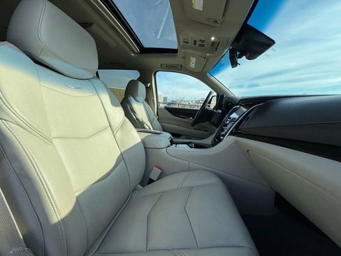 Used 2017 Cadillac Escalade Premium Luxury image 17