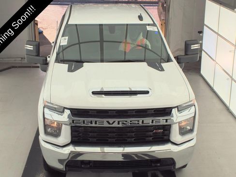 Used 2023 Chevrolet Silverado 2500 LT image 2