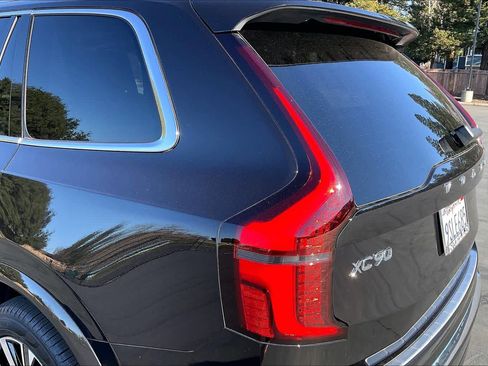 Used 2025 Volvo XC90 B5 Core w/ Protection Package Premier image 33