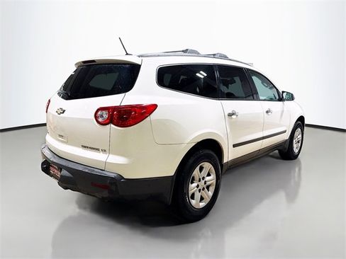 Used 2011 Chevrolet Traverse LS image 7