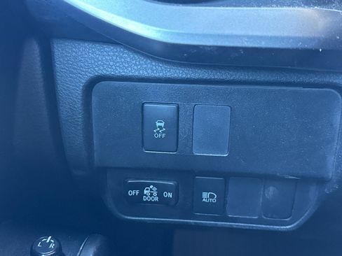 Used 2020 Toyota Tacoma SR5 image 24