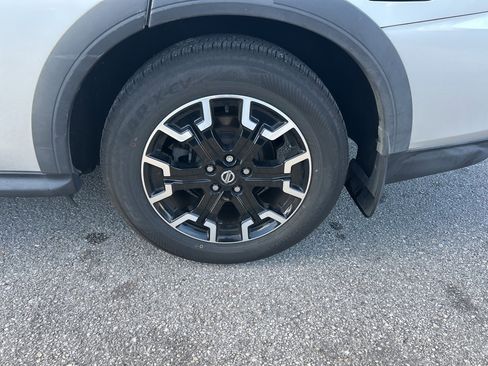 Used 2020 Nissan Pathfinder SL image 12