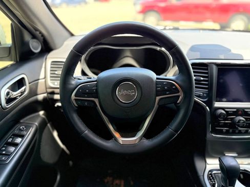 Used 2018 Jeep Grand Cherokee Altitude AWD/4WD image 17