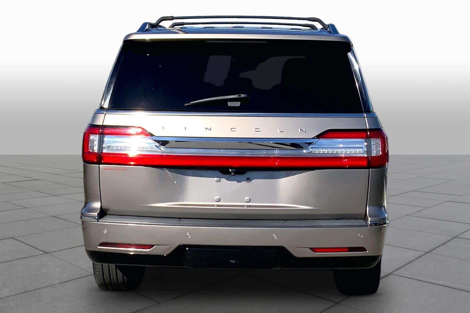 Used 2019 Lincoln Navigator Reserve w/ Cargo Package AWD/4WD image 5
