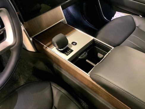 New 2026 Land Rover Range Rover SE image 7