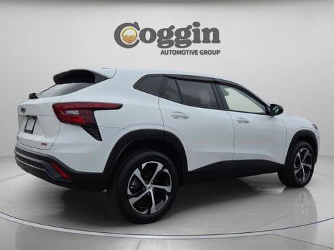 Used 2024 Chevrolet Trax RS w/ Driver Confidence Package image 6