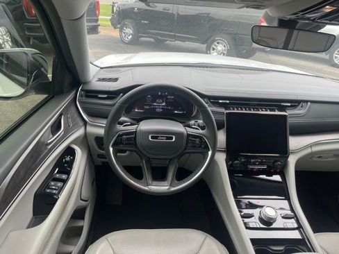 Used 2023 Jeep Grand Cherokee Overland image 19