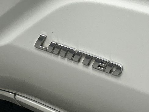 Used 2025 Toyota 4Runner Limited AWD/4WD image 33