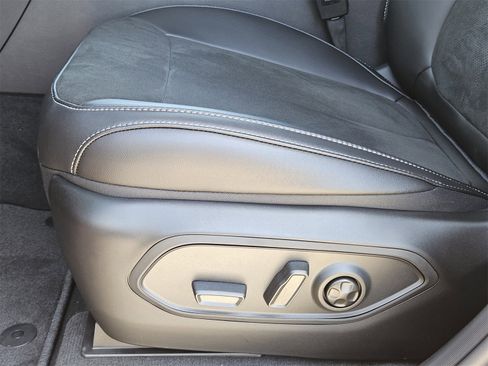 New 2025 Jeep Grand Cherokee Altitude image 23