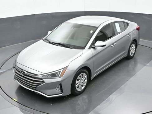Used 2020 Hyundai Elantra SE image 30