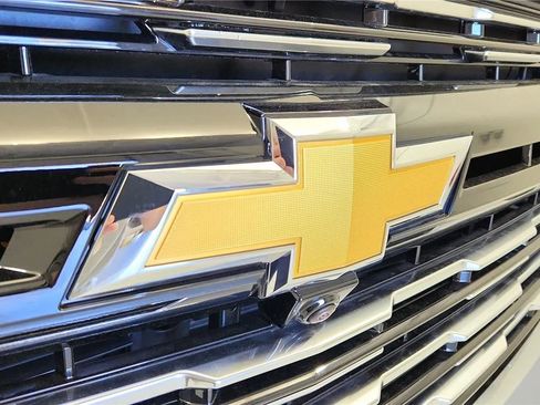 New 2026 Chevrolet Suburban High Country AWD/4WD image 16
