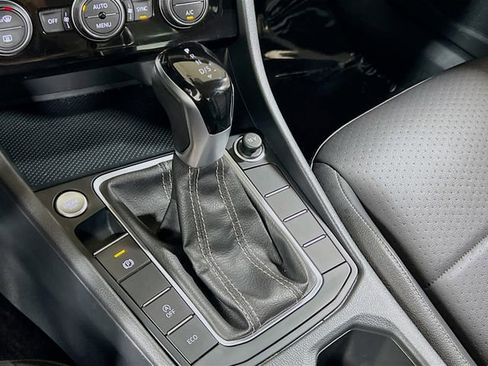 Used 2024 Volkswagen Jetta SE image 16