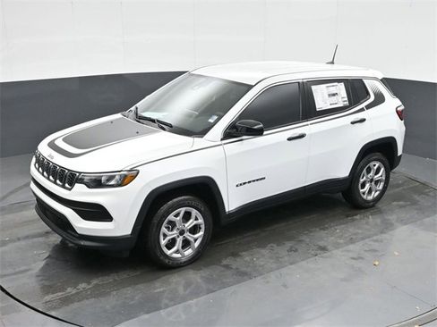 Used 2025 Jeep Compass Sport w/ Mopar Graphics Package image 33