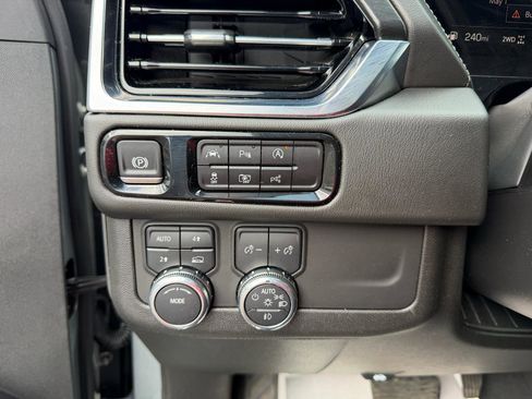 Used 2025 GMC Yukon XL Denali AWD/4WD image 30